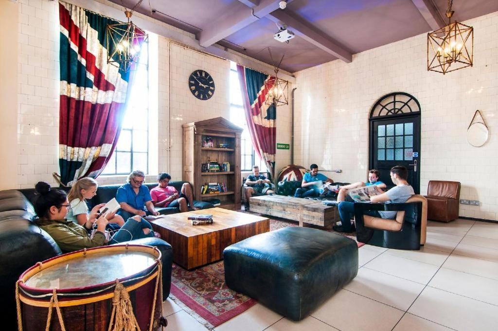 Rest Up Hostel Лондон Екстер'єр фото