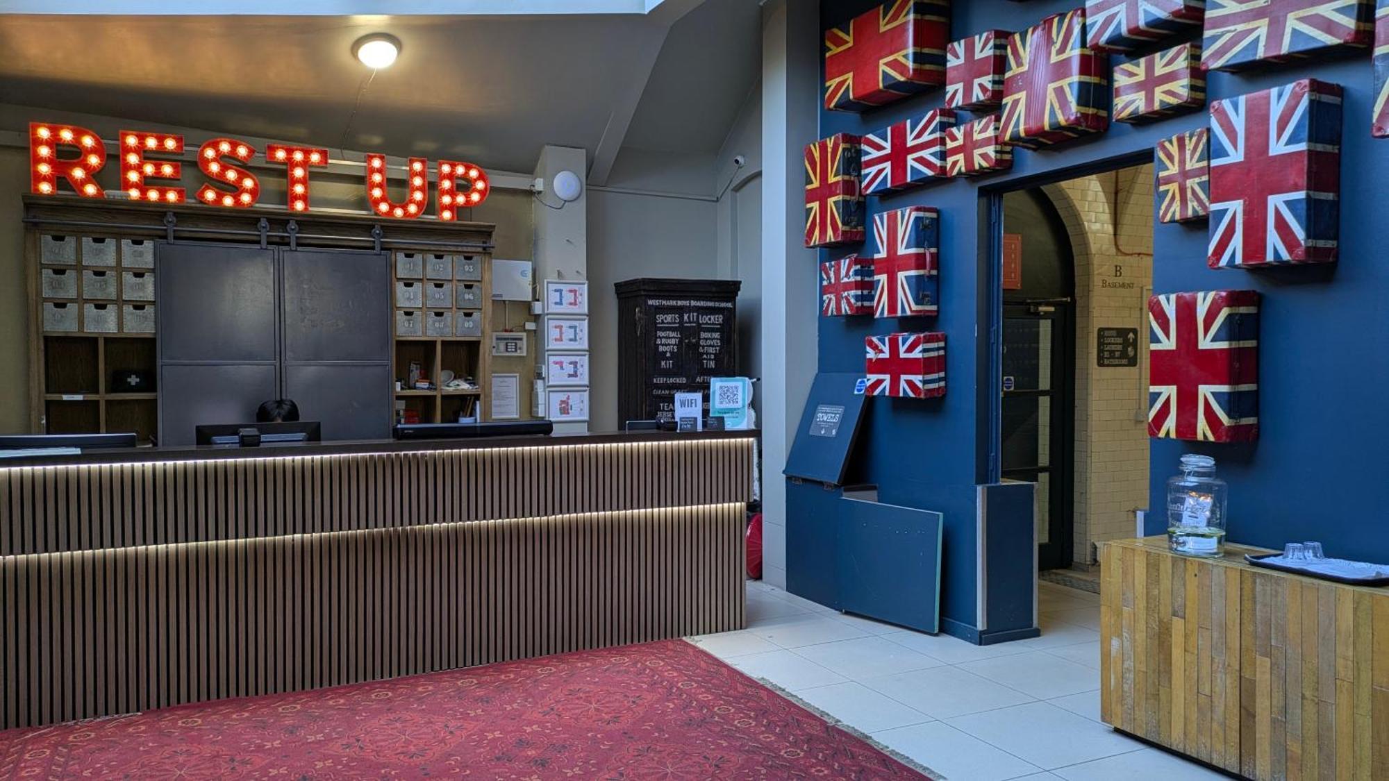 Rest Up Hostel Лондон Екстер'єр фото