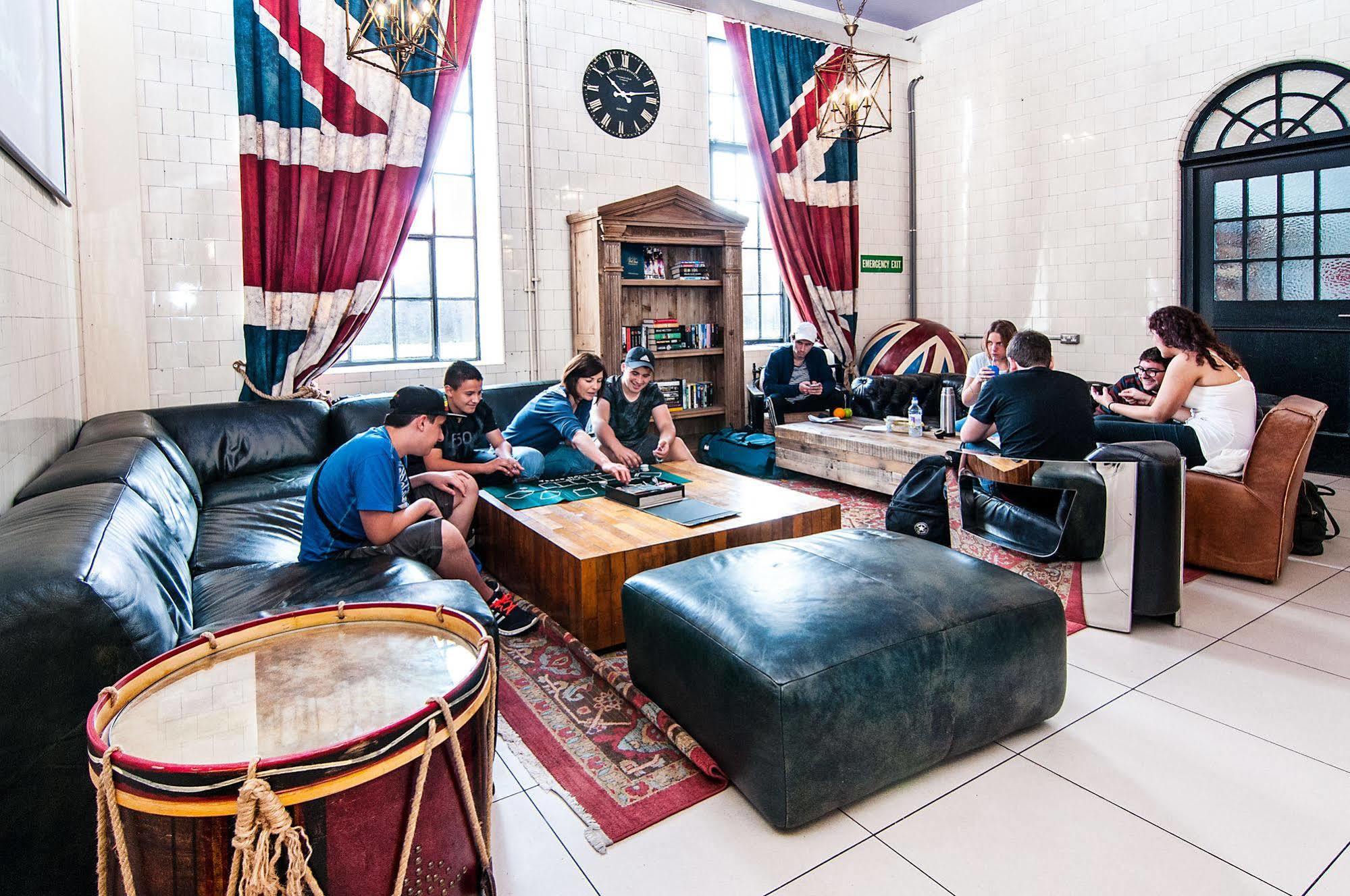 Rest Up Hostel Лондон Екстер'єр фото
